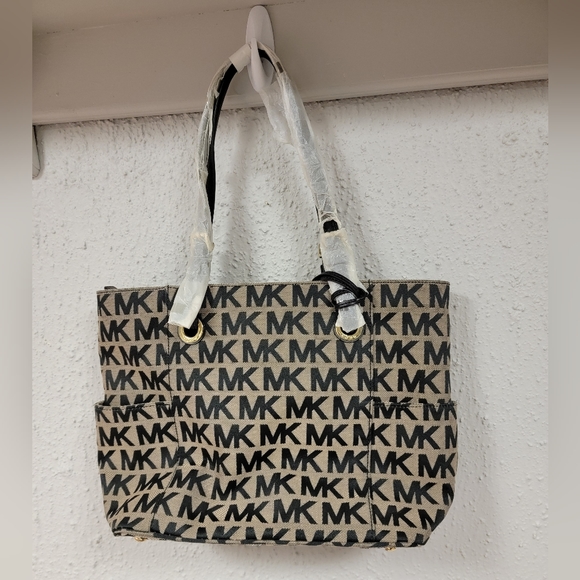 Michael Kors Collection Handbags - NWT- Michael Kors Jet Set Signature Tote